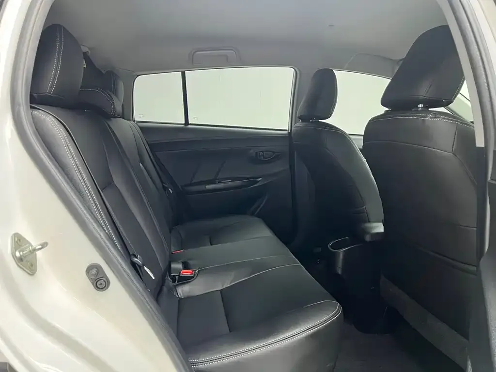 Toyota Yaris L — фото 3