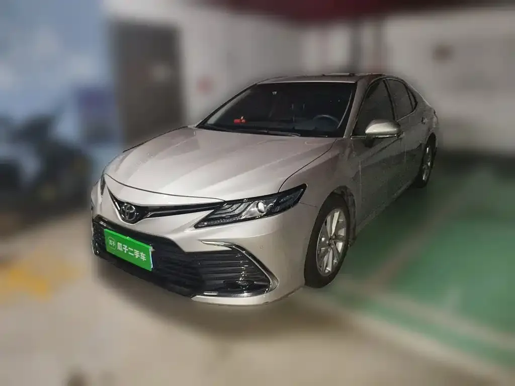 Toyota Camry — фото 2