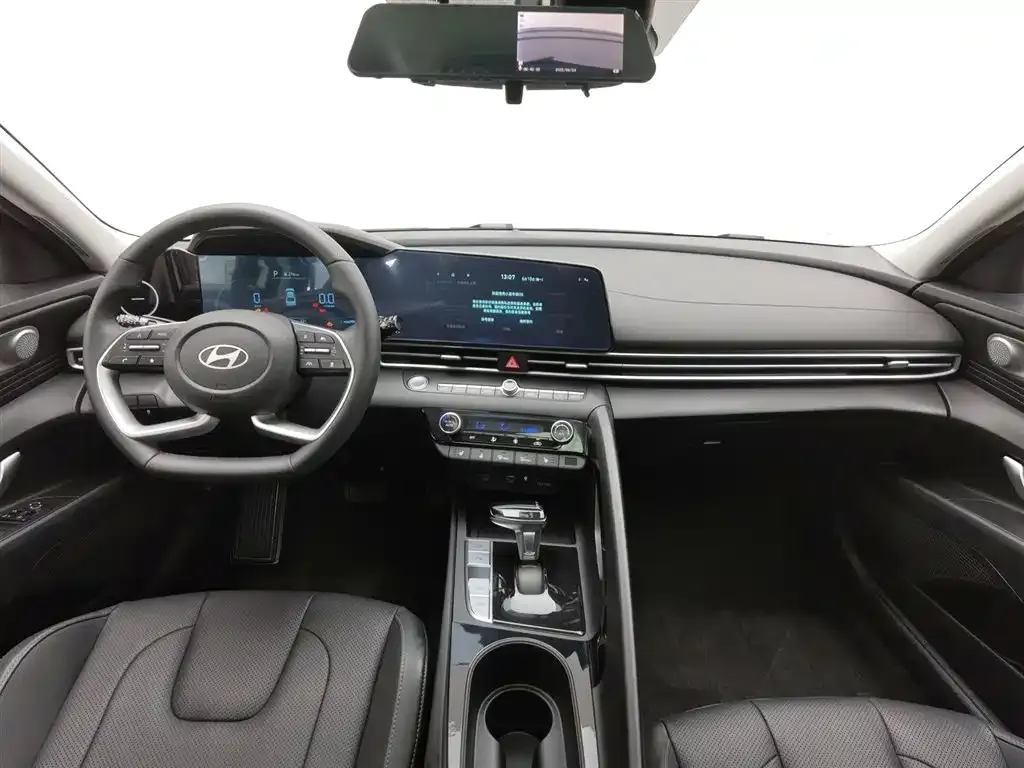 Hyundai Elantra — фото 5