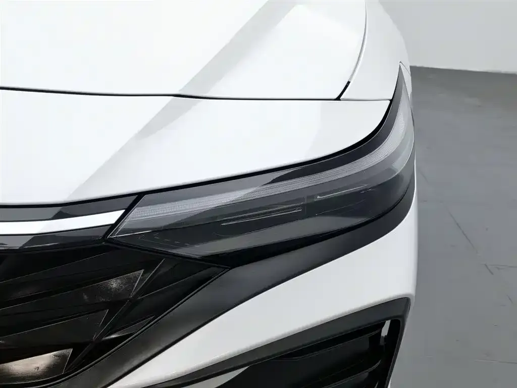 Hyundai Elantra — фото 4