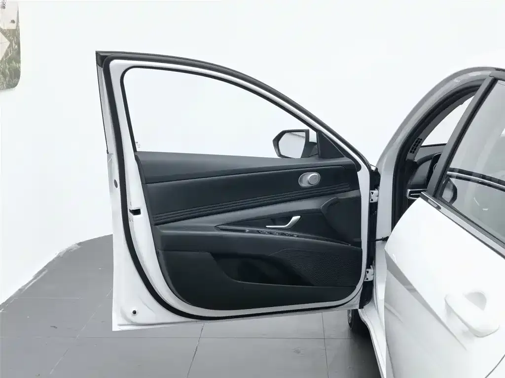 Hyundai Elantra — фото 7