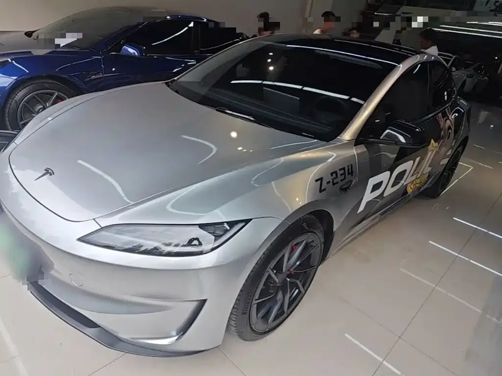 Tesla Model 3 — фото 1