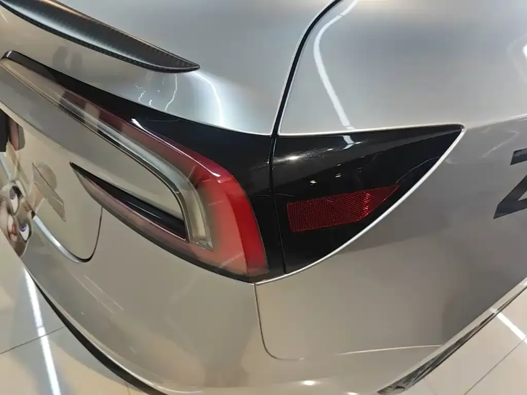 Tesla Model 3 — фото 2