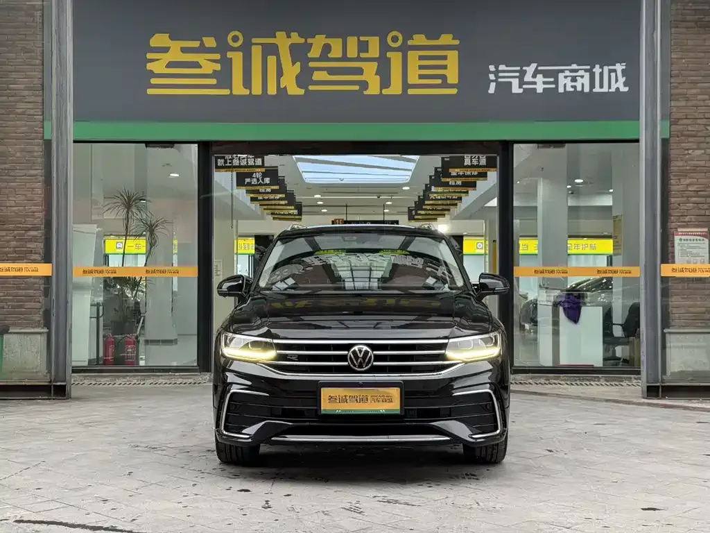 Volkswagen Tiguan L — фото 3