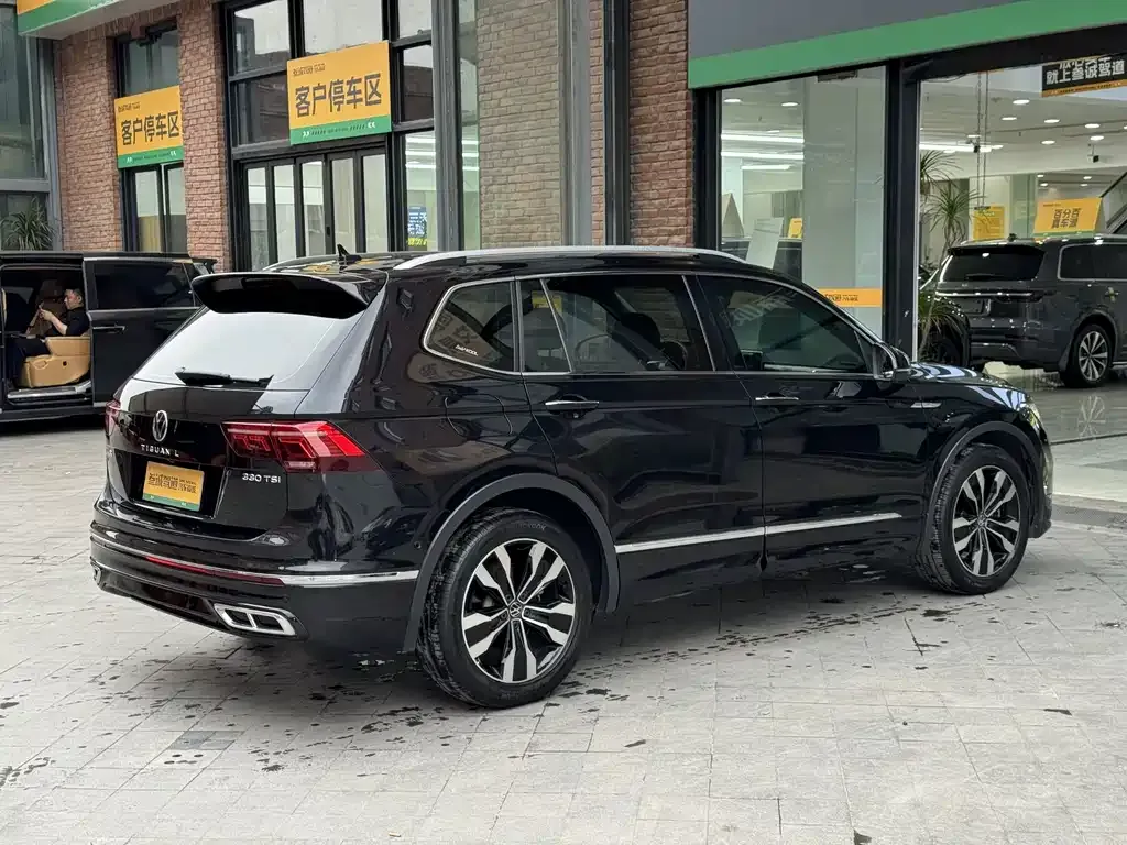 Volkswagen Tiguan L — фото 6
