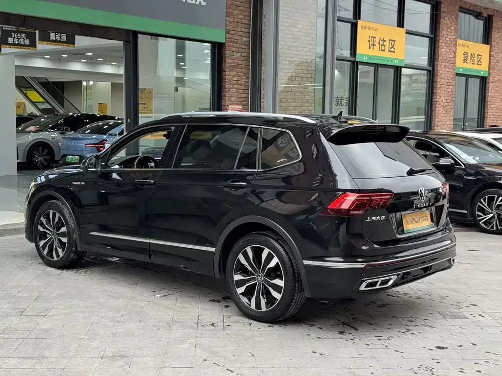 Volkswagen Tiguan L — фото 4