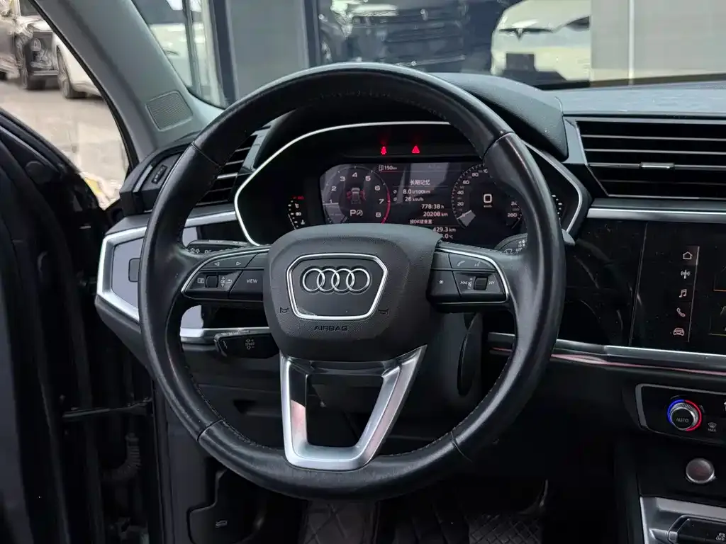 Audi Q3 — фото 4