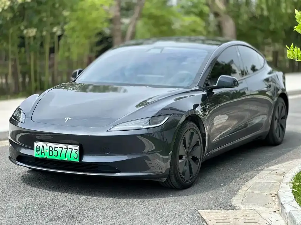 Tesla Model 3 — фото 1