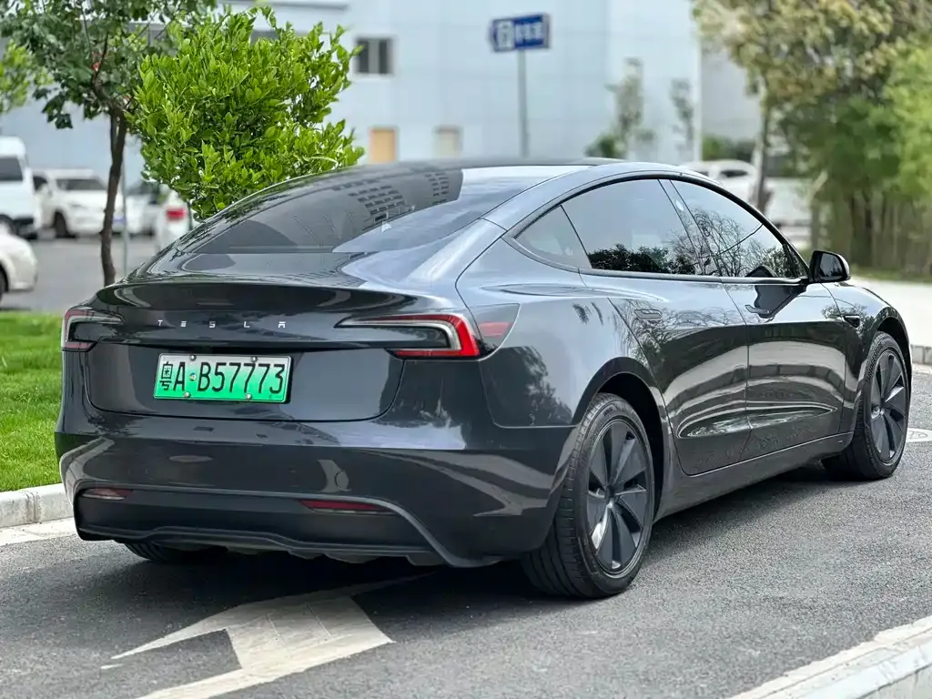 Tesla Model 3 — фото 4