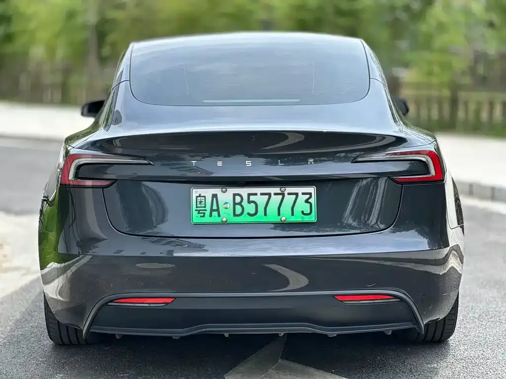 Tesla Model 3 — фото 5