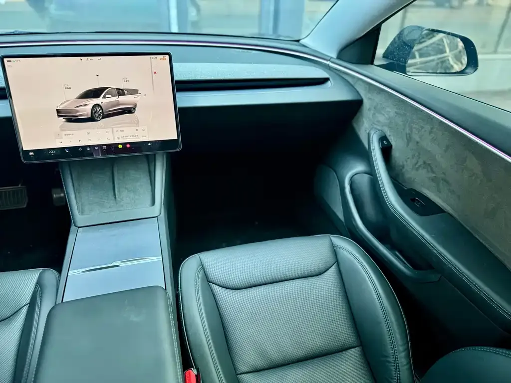 Tesla Model 3 — фото 7