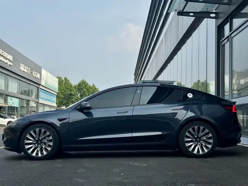 Tesla Model 3 — фото 6