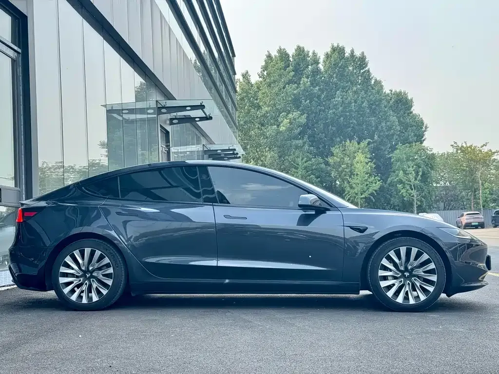 Tesla Model 3 — фото 4
