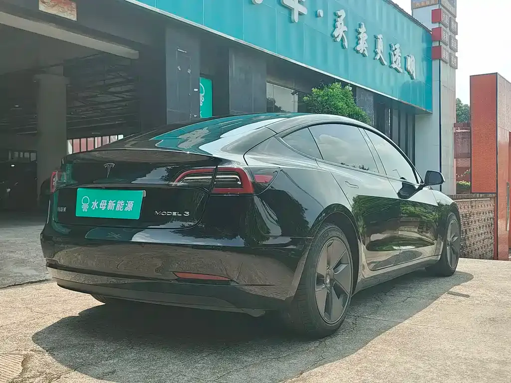 Tesla Model 3 — фото 4