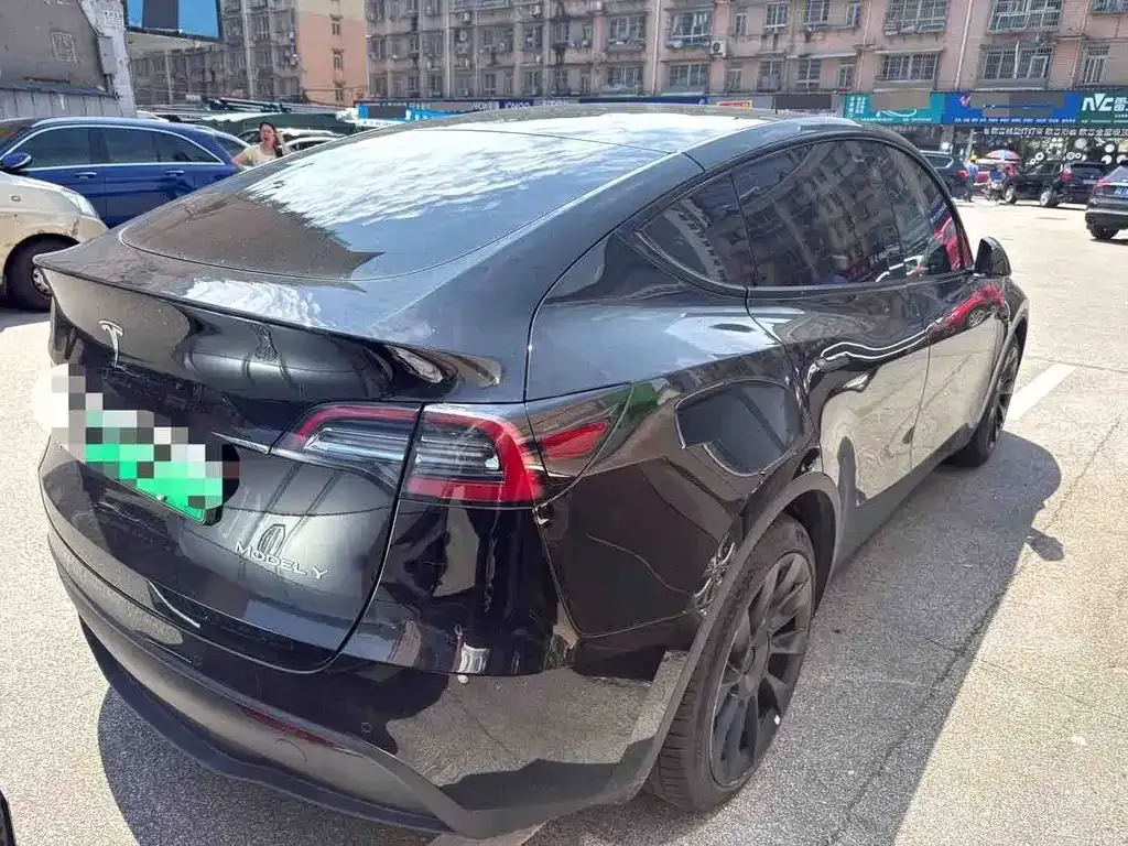 Tesla Model Y — фото 3