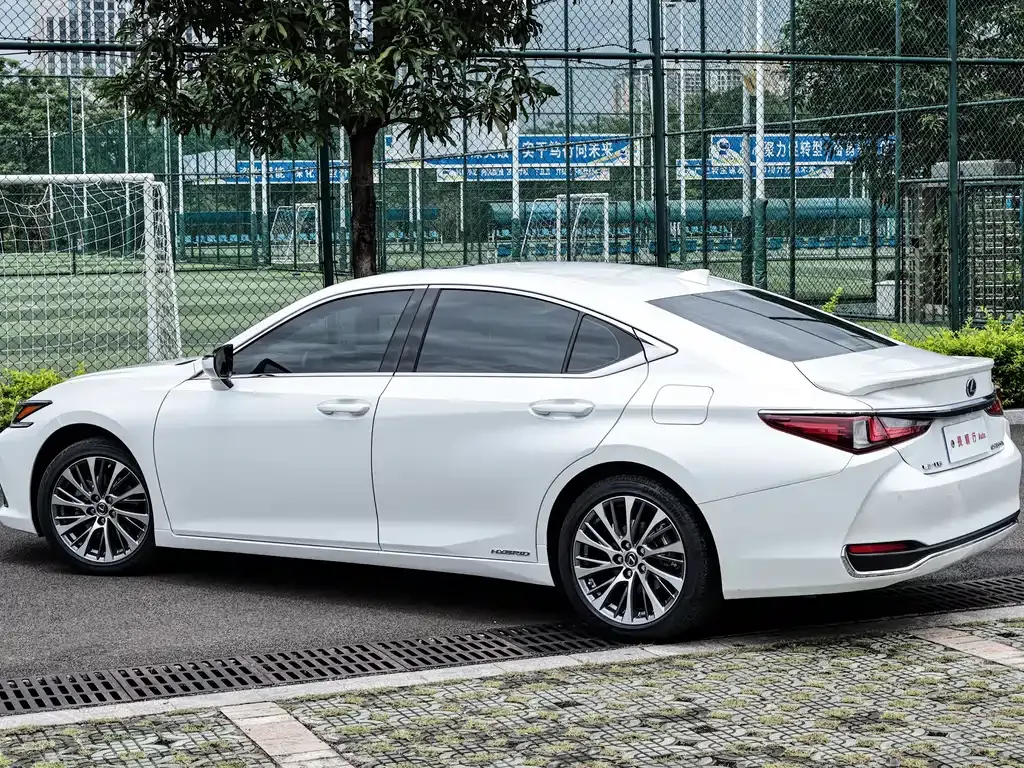Lexus ES — фото 9