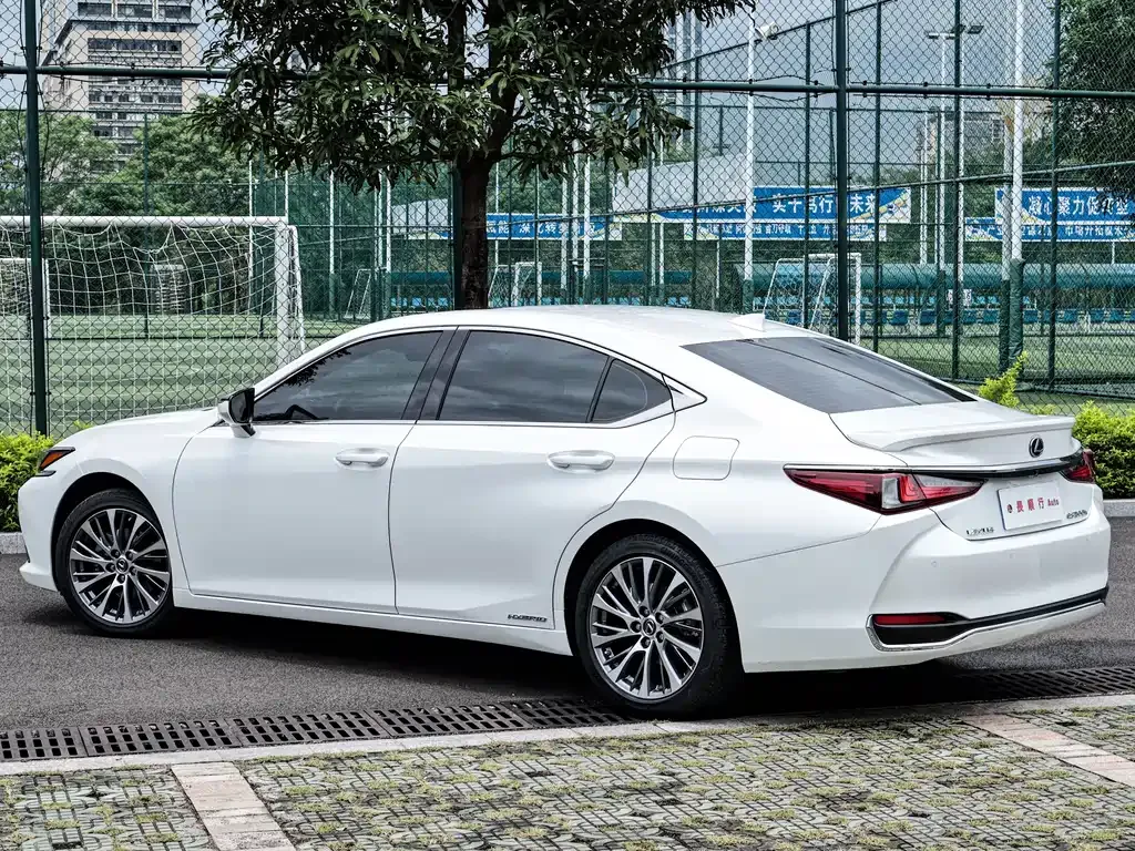 Lexus ES — фото 8