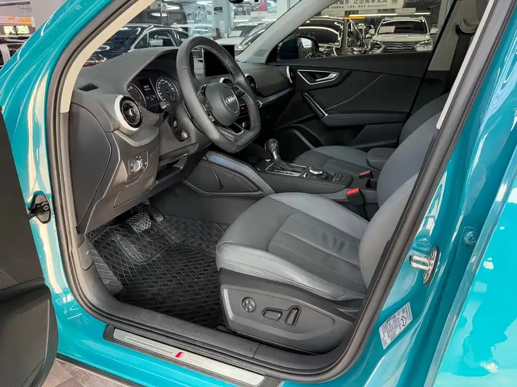 Audi Q2L — фото 7