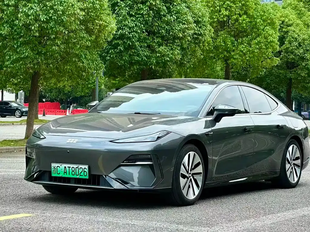 Geely Galaxy E8