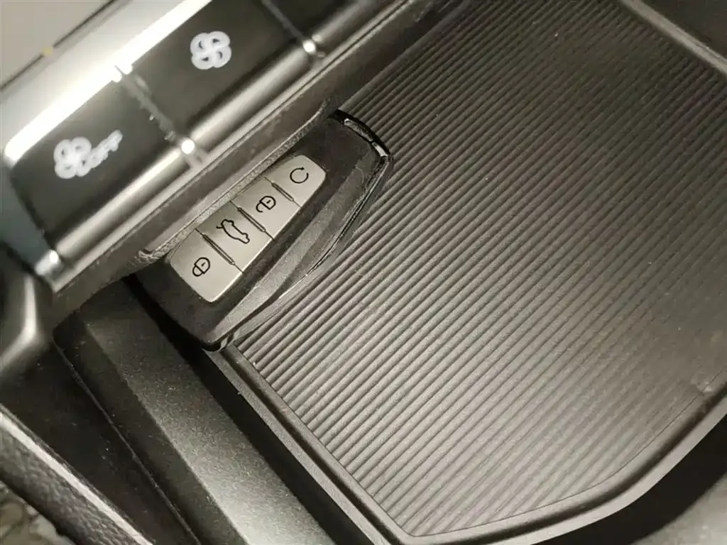 Geely Haoyue L 2024 из CN, фото 3
