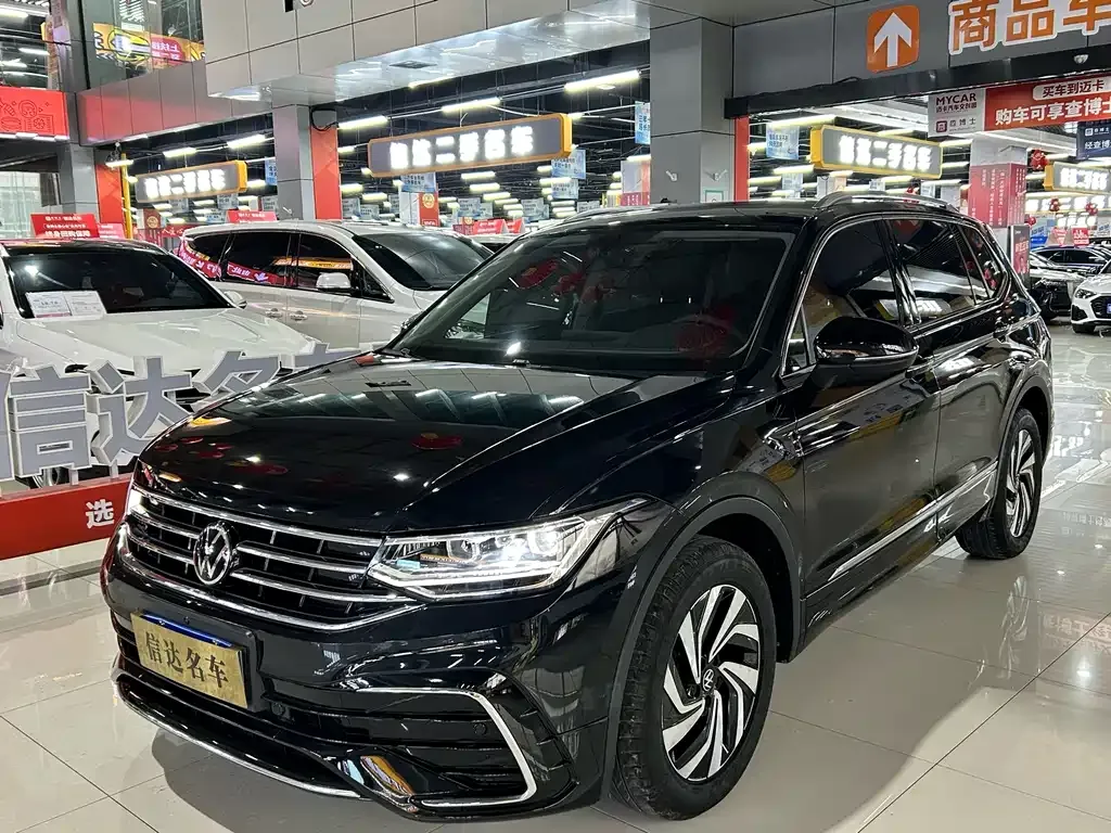 Volkswagen Tiguan L — фото 1