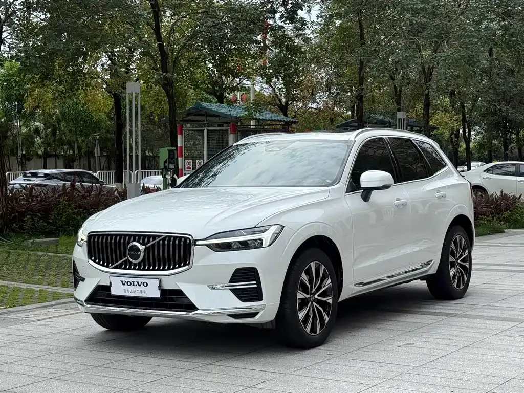 Volvo XC60 — фото 1