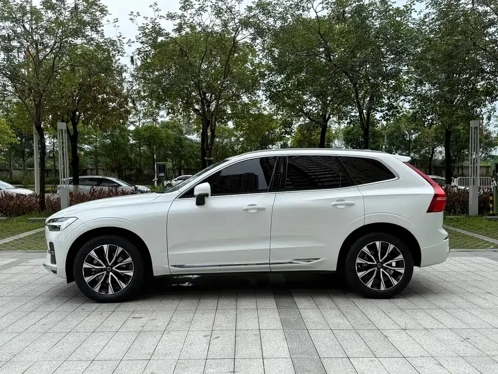 Volvo XC60 — фото 10