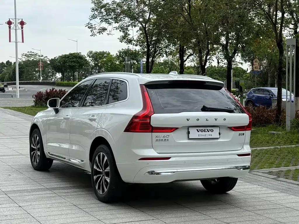 Volvo XC60 — фото 9