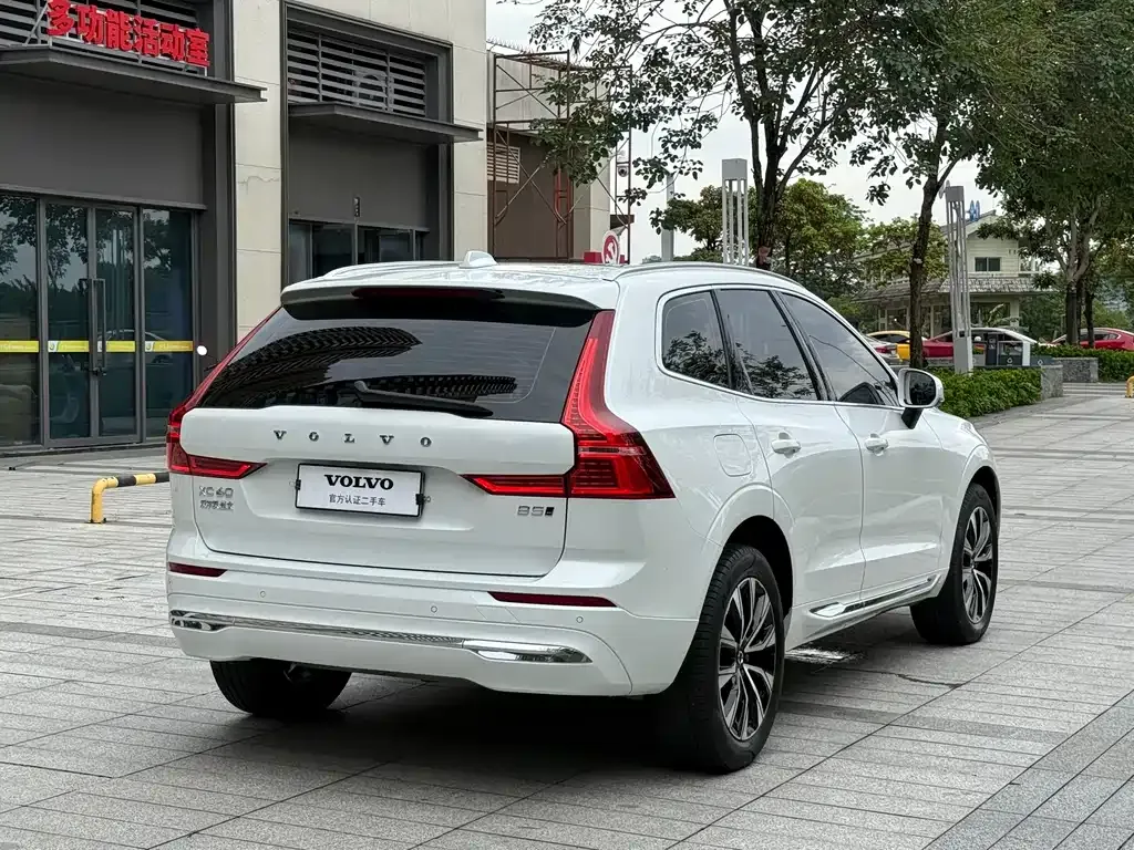 Volvo XC60 — фото 8