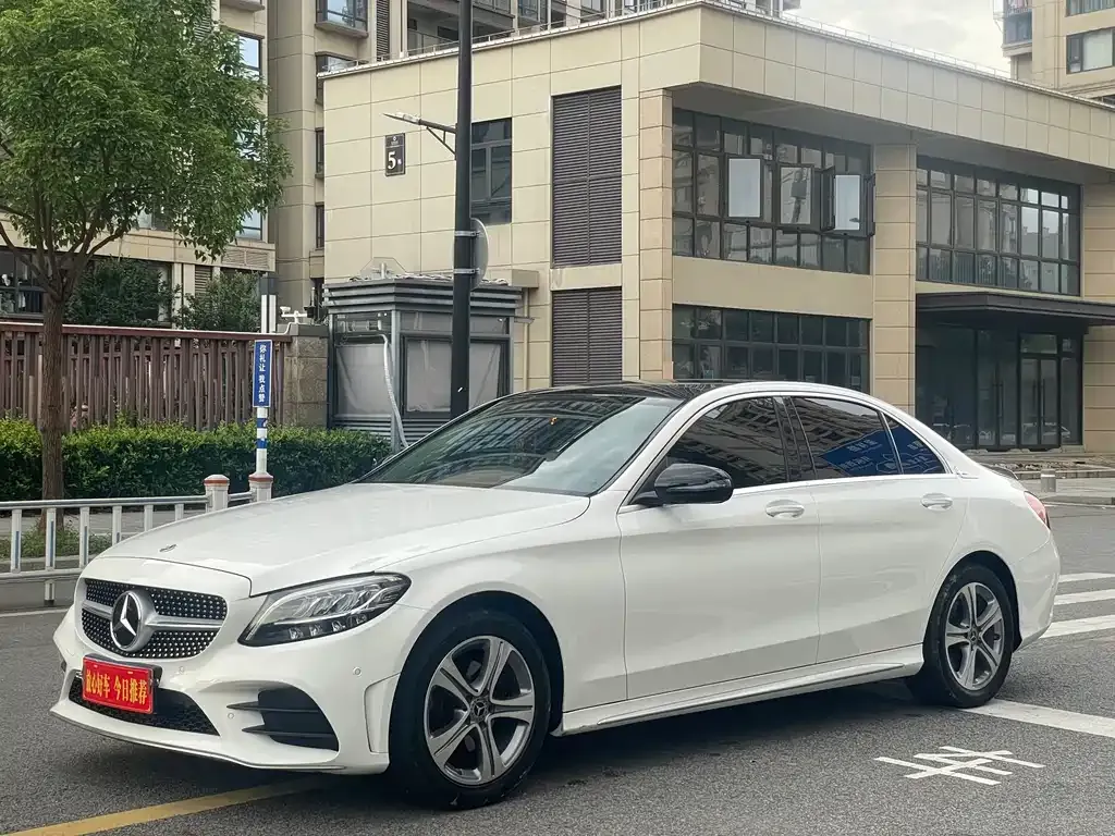 Mercedes-Benz C-Class — фото 1