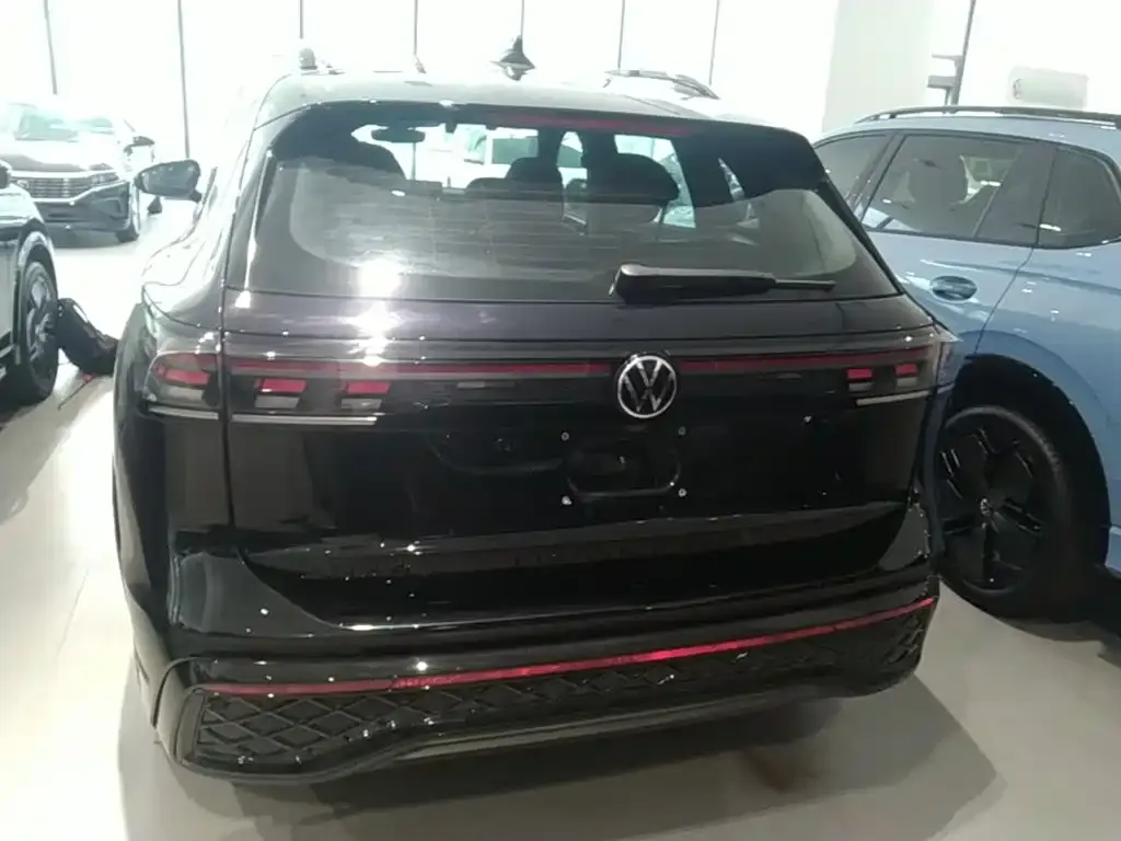 Volkswagen Tiguan L — фото 4