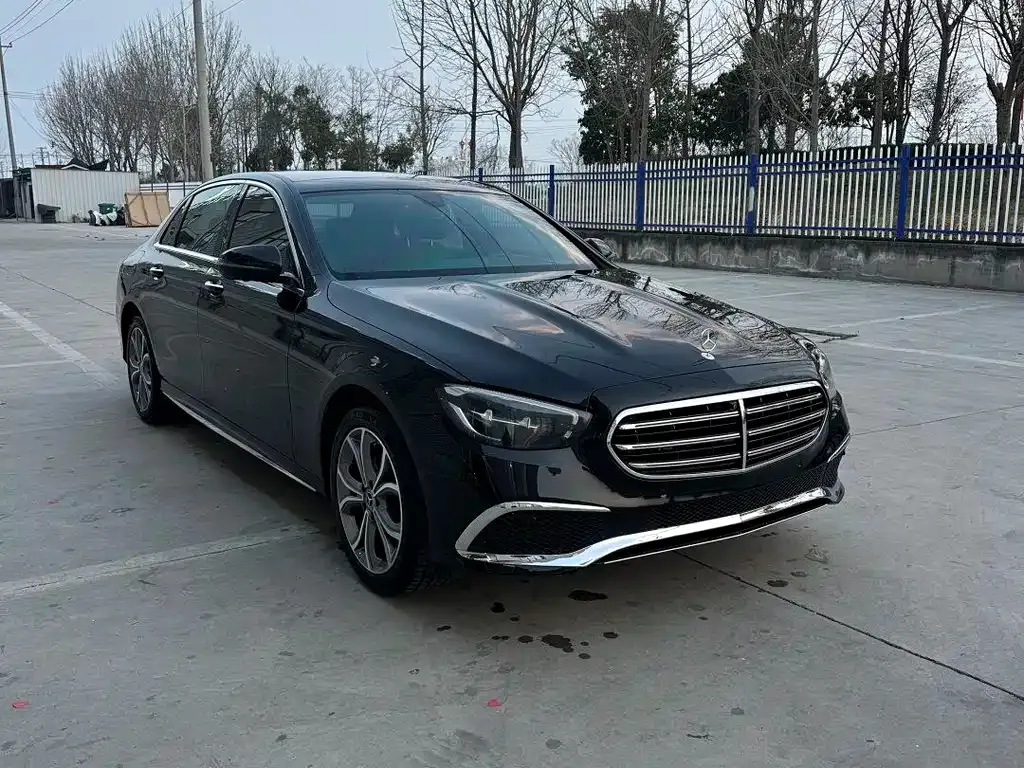 Mercedes-Benz E-Class — фото 1