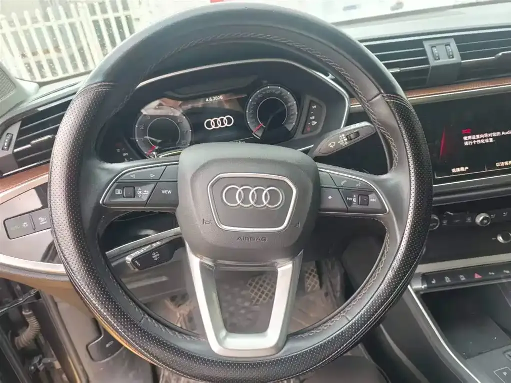 Audi Q3 — фото 10