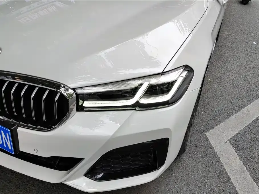 BMW 5 Series — фото 9
