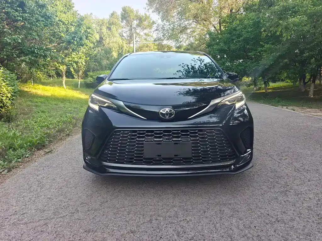 Toyota Granvia — фото 10
