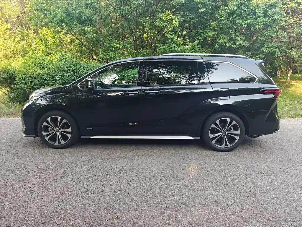 Toyota Granvia — фото 9