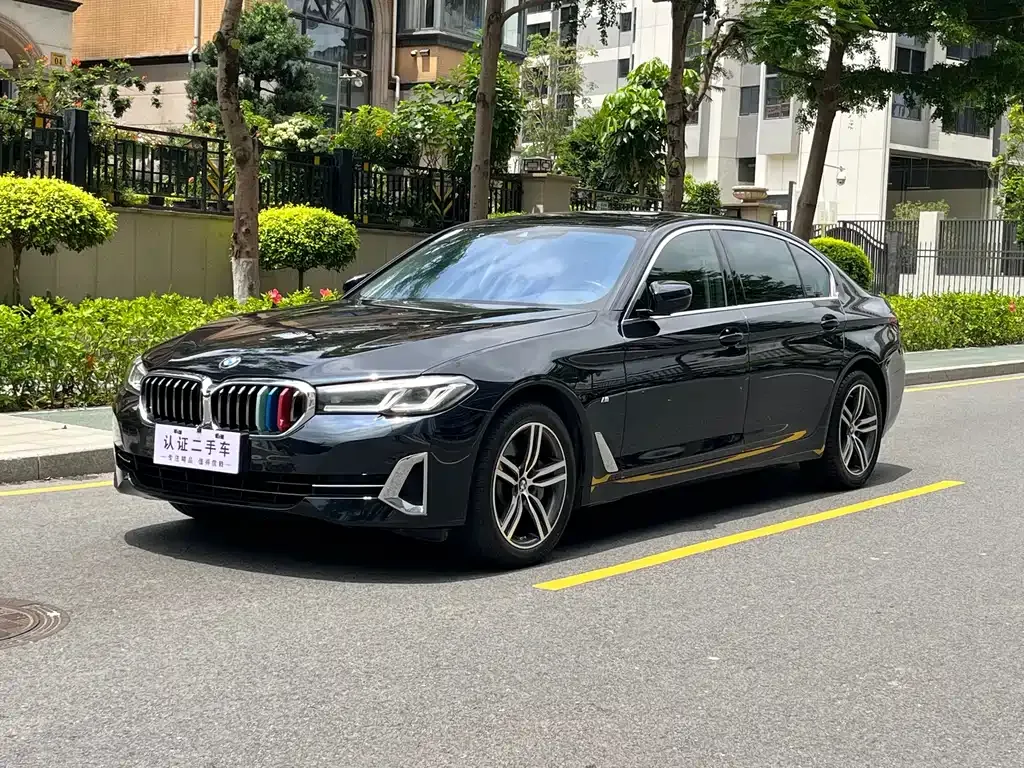 BMW 5 Series — фото 1