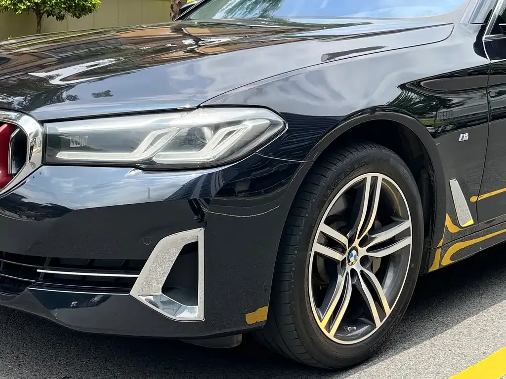 BMW 5 Series — фото 9