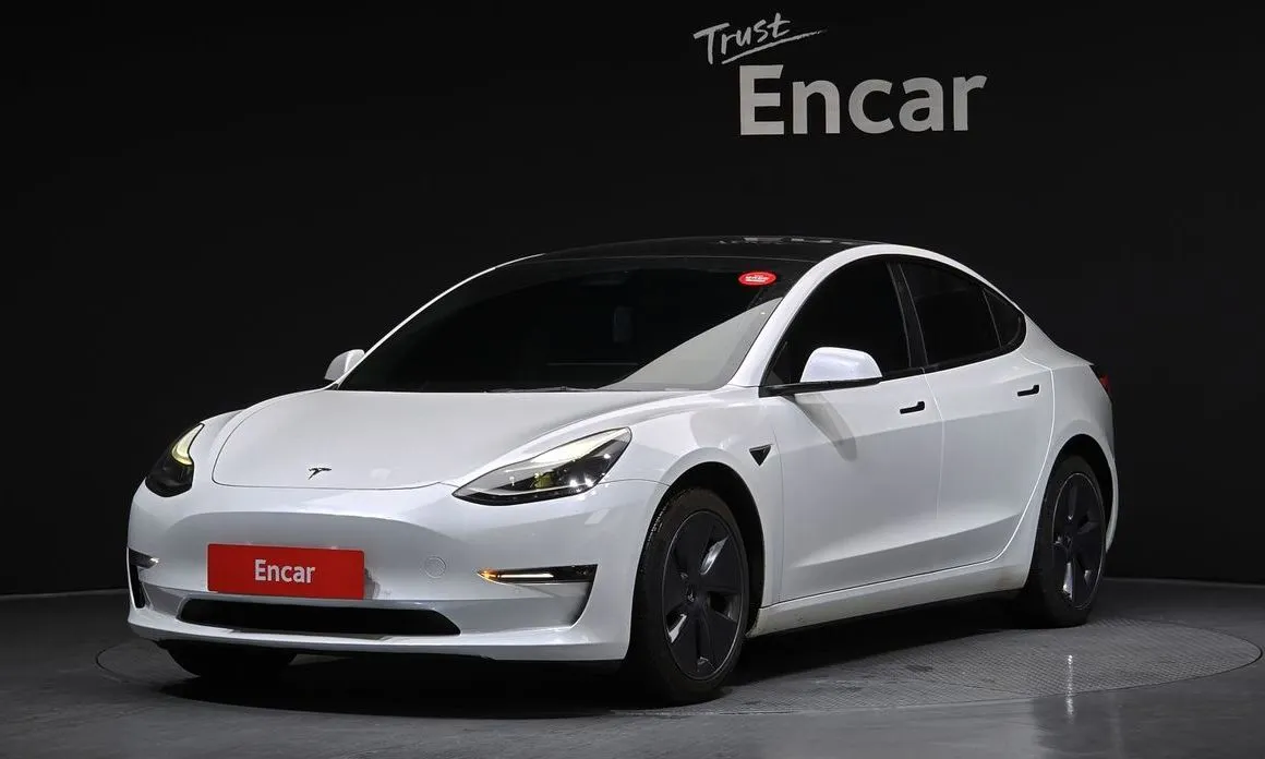 Tesla Model 3 — фото 1