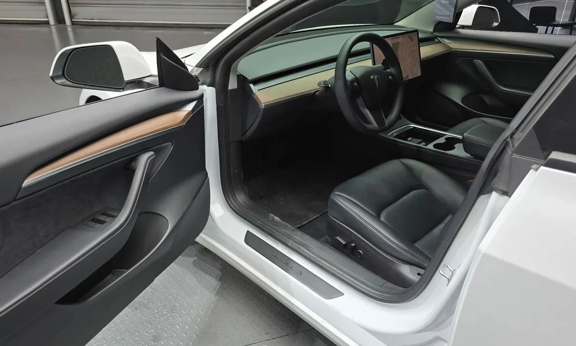 Tesla Model 3 — фото 10