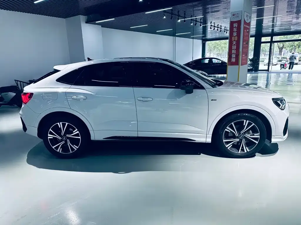 Audi Q3 Sportback 2022 из CN, фото 10