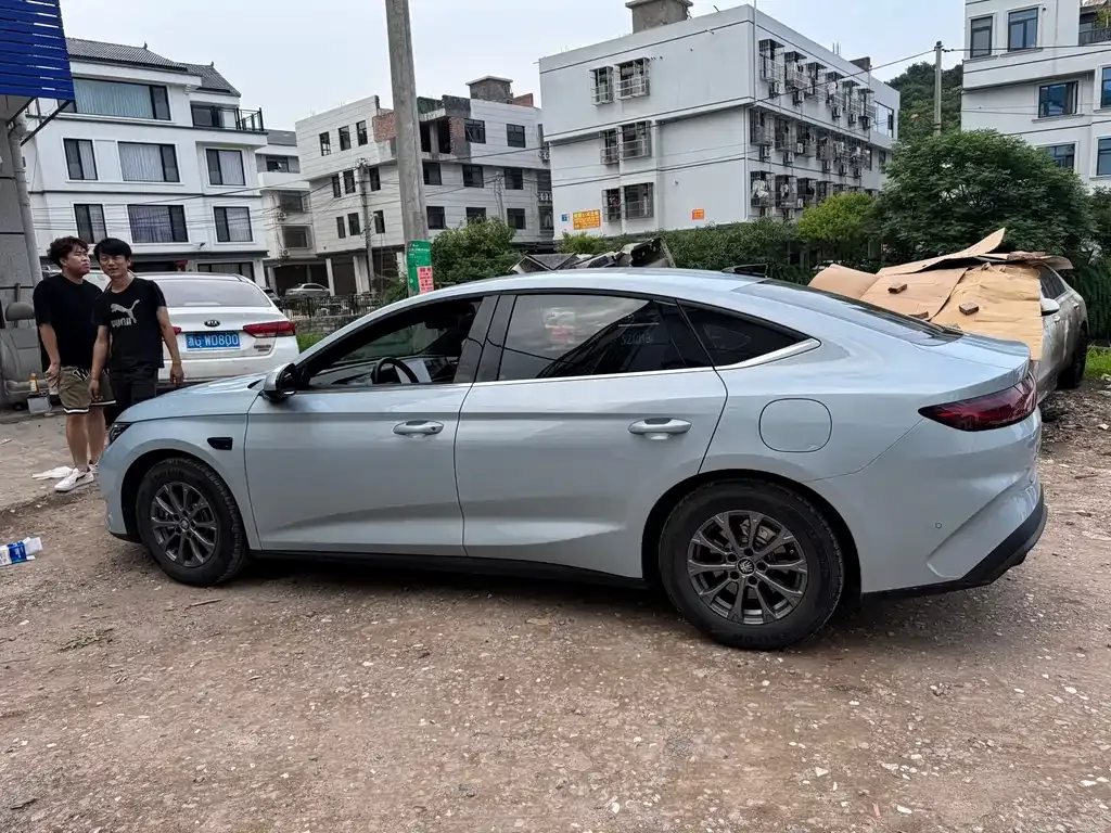 BYD Qin L — фото 9