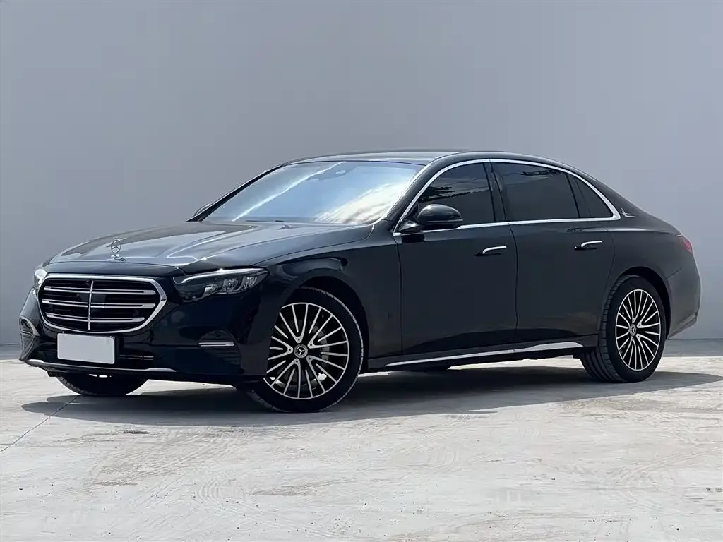 Mercedes-Benz E-Class — фото 1