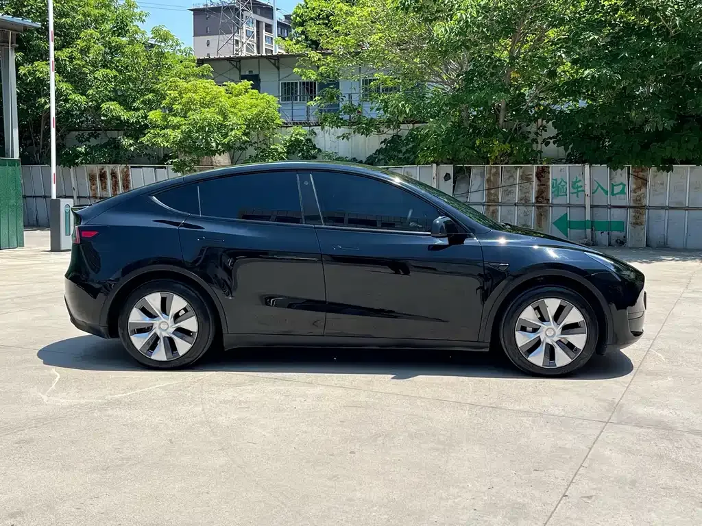 Tesla Model Y — фото 7