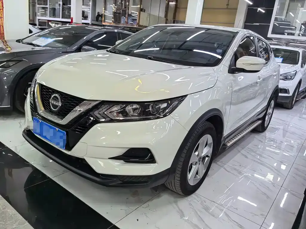 Nissan Qashqai — фото 1