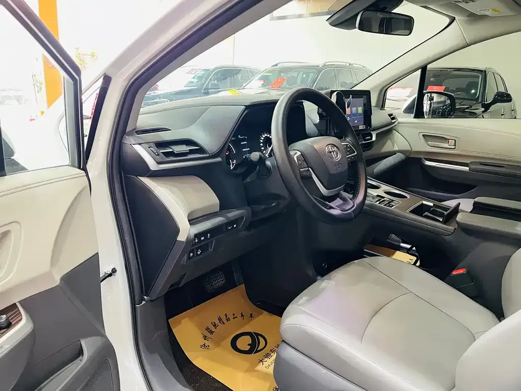 Toyota Granvia — фото 7