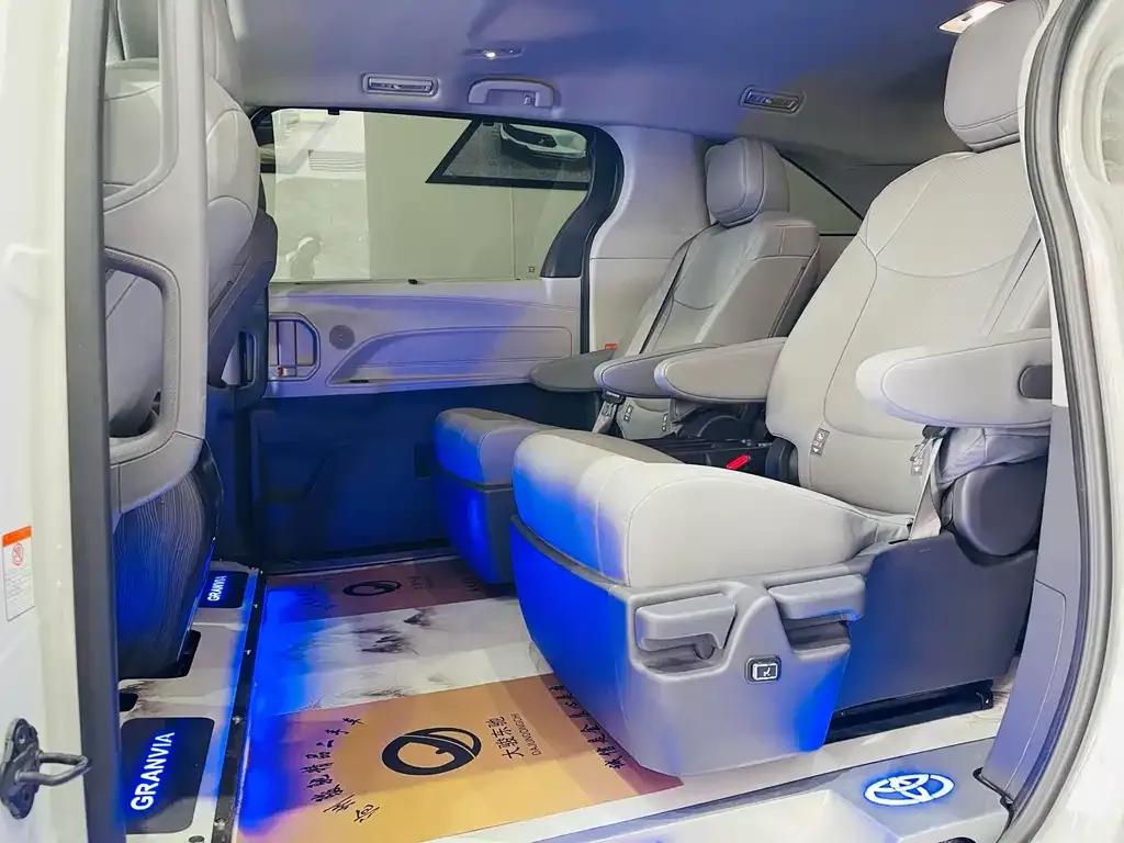 Toyota Granvia — фото 9