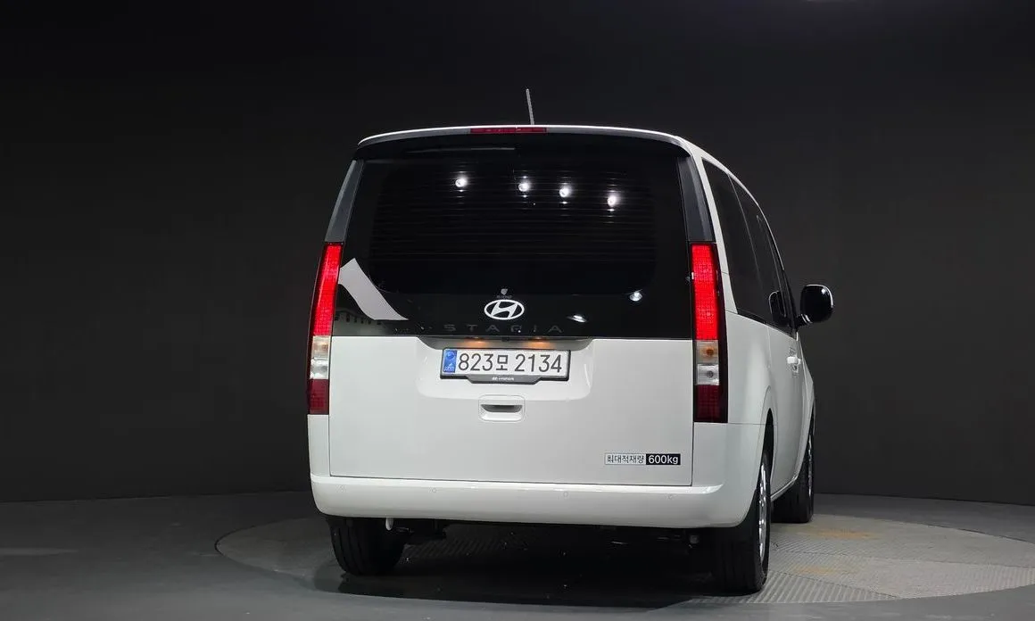 Hyundai Staria — фото 2