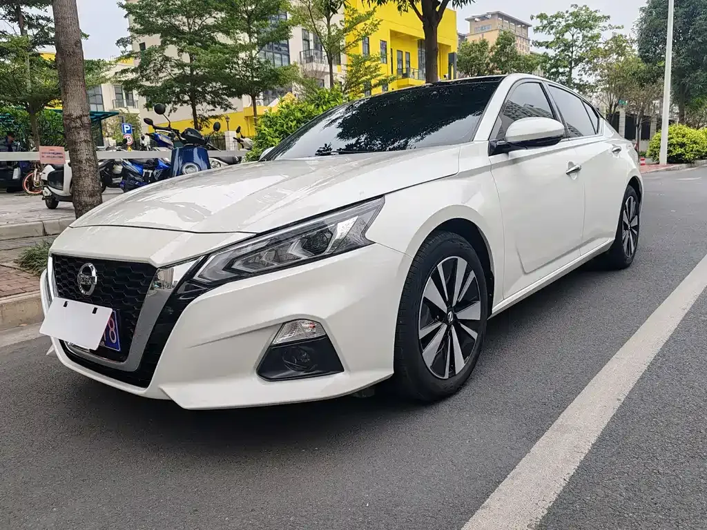 Nissan Teana — фото 1