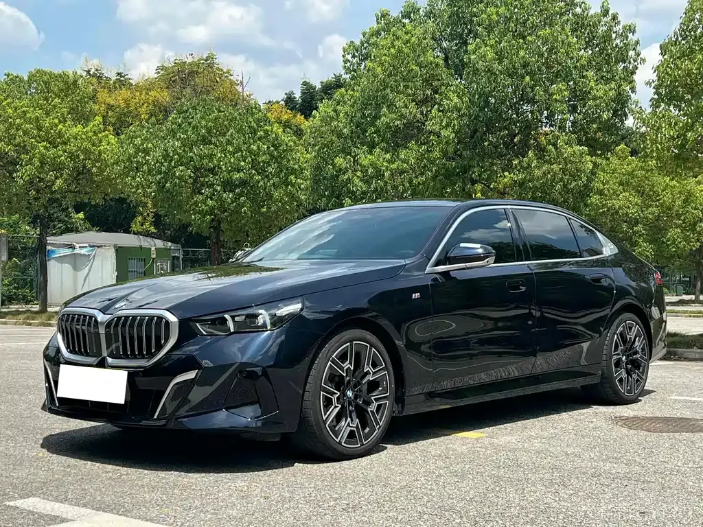 BMW 5 Series — фото 1